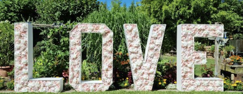 LOVE géant Fleuri